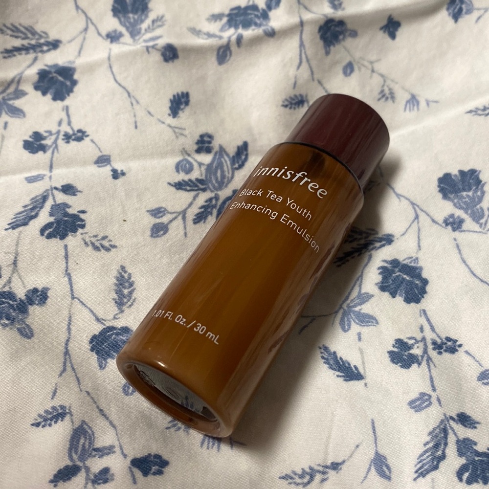 Korean Skincare: Innisfree Black Tea Youth Enhancing Emulsion Sample 30ml